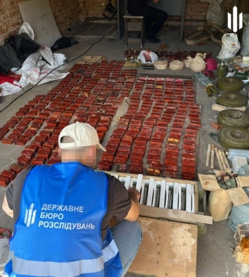 На Кіровоградщині ДБР виявило схованку вибухівки та боєприпасів 