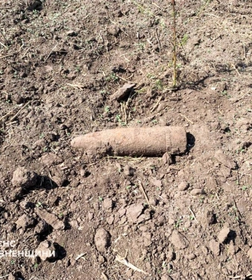 На Рівненщині під час обробітку поля виявили артилерійський снаряд