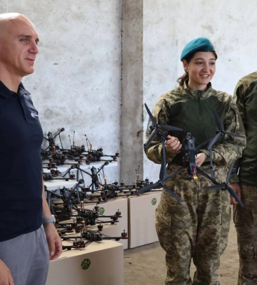 Від громади Миколаєва військовим передали чергову партію дронів