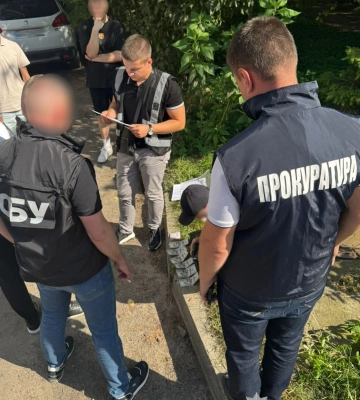 Стати студентом за 1100 доларів: у Львові затримали зловмисника, який «допомагав» зі вступом до вишу, - ФОТО