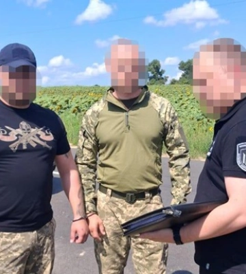 Повідомлено про підозру військовослужбовцю, який за гроші намагався вивести мобілізованого з навчального центру, - ДБР. ФОТО