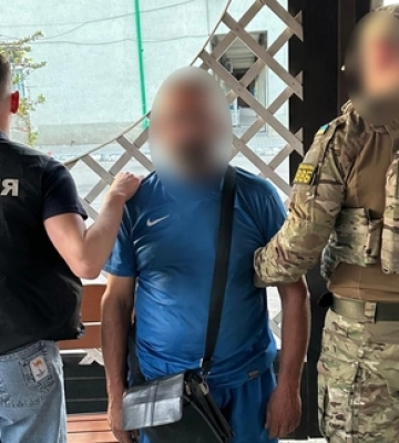 Лучанин з двома спільницями організував схему переправлення ухилянтів за кордон