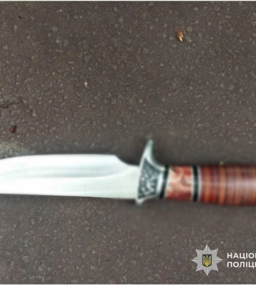 У місті Самар, що на Дніпропетровщині, 21-річного молодика вдарили ножем - підозрюваний вже за ґратами
