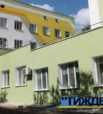 В рамках урядового проєкту у  Тростянці триває відновлення корпусів лікарні