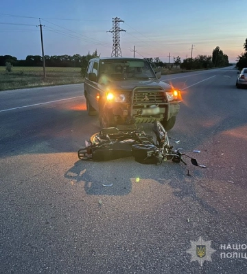 На Запоріжжі внаслідок зіткнення з позашляховиком постраждав неповнолітній мотоцикліст