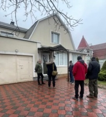 На Чернігівщині командир змушував солдатів будувати собі гостьовий будинок