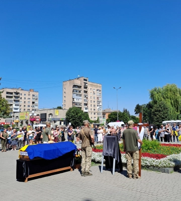 Молодший брат боронить Україну на фронті: на Волині попрощались з Героєм Віталієм Півнем