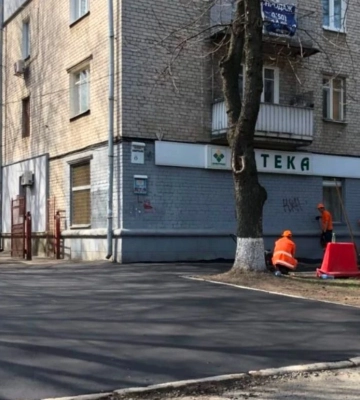 Ямы на дорогах, дыры в бюджете: в Киеве чиновника подозревают в содействии хищению 400 тысяч гривен