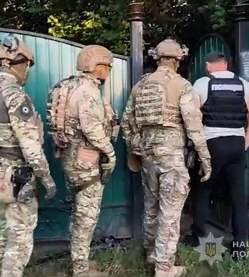 На Сумщині поліцейські зі спецпідрозілом «КОРД» вручали підозру автоугонщику