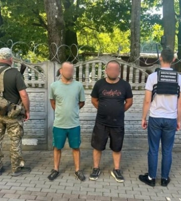 Невдала спроба: На Закарпатті прикордонники затримали двох чоловіків на електросамокаті