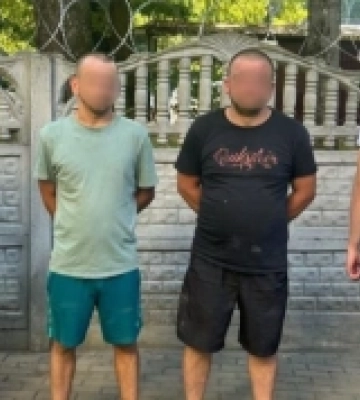 Поблизу кордону на Ужгородщині затримали двох наркоторговців на самокатах, що хотіли перетнути кордон
