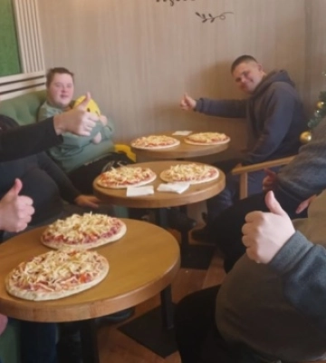 В інклюзивній кав’ярні на Хмельниччині допомагають молоді в соціально-побутовій адаптації