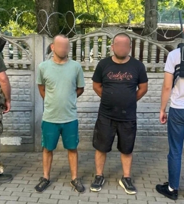 Поблизу кордону на Ужгородщині затримали двох наркоторговців на самокатах, що хотіли перетнути кордон