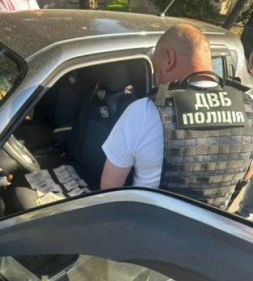 Посвідчення водія за хабар у понад 35 тисяч гривень: у Миколаєві поліцейські викрили викладачку автошколи на одержанні&amp;hellip;