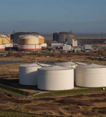 Сделка на полтора миллиарда: крупнейший LNG-терминал Европы в новых руках
