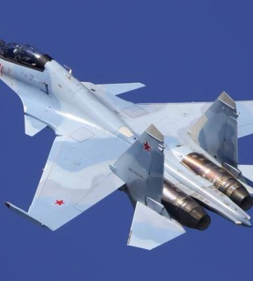 Вблизи Змеиного исчез российский Су-30СМ: в море нашли обломки самолета