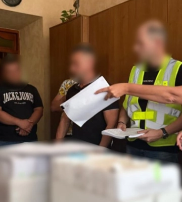 Рейдерське захоплення землі та будівель на узбережжі Дніпра – справа на 14,6 млн грн дійшла до суду