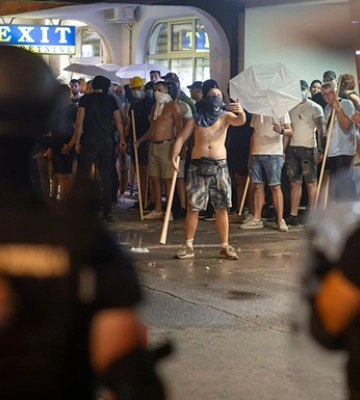 Сербия: митинги превращаются в уличные бои