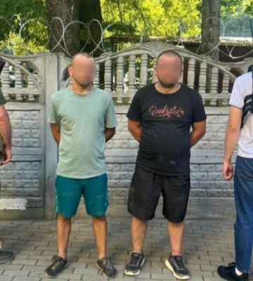 Прикордонники затримали двох втікачів на самокатах за 300 метрів від кордону