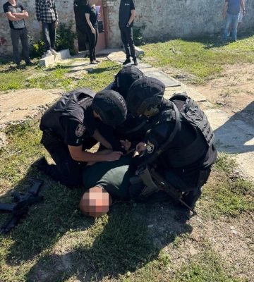 На Вінниччині повідомлено про підозру дебоширу, який ножем та сокирою погрожував поліцейським