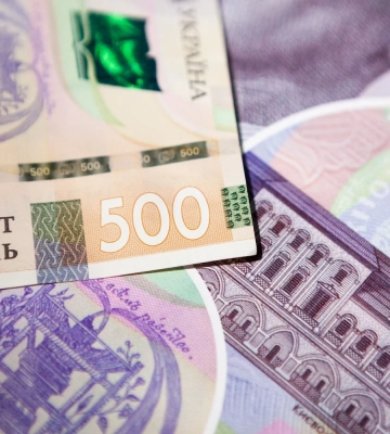Курс валют на 15 серпня: Нацбанк зміцнив гривню