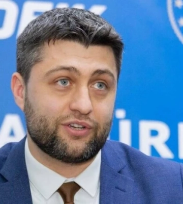 Посол зареєстрував ескіз монумента як особисту власність
