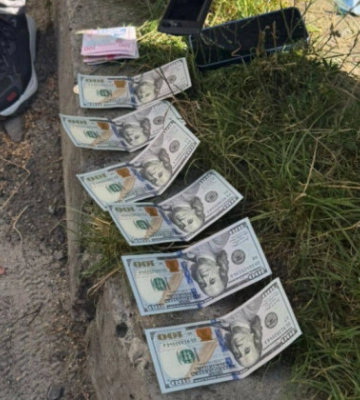 У Львові викрили ділка, який 1100 доларів обіцяв організувати вступ в університет