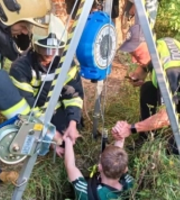 За крок до трагедії: в обласному центрі Волині 14-річний підліток упав у колекторний колодязь