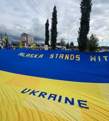 ссср на груди! Сеть обсуждает &quot;дипломатический&quot; лук Лаврова на переговоры с Трампом (ВИДЕО)