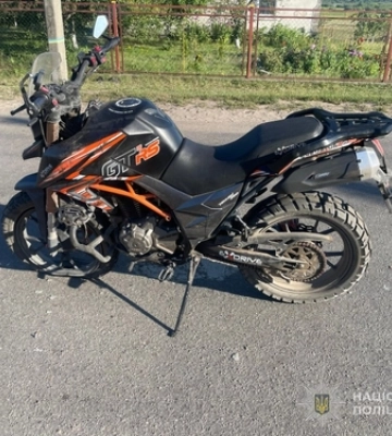 На Волині підлітки на мотоциклі влетіли в електроопору: обоє – у лікарні 