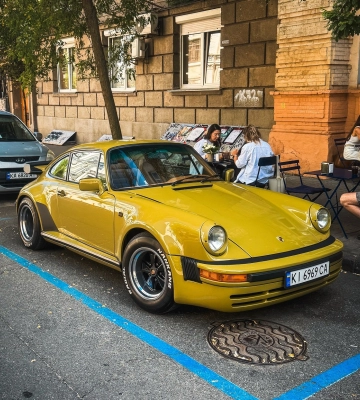 Легенда 70-х: в Киеве заметили раритетный коллекционный Porsche известного депутата 