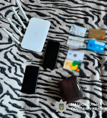У Києві кіберполіцейські викрили інтернет-шахраїв, які видурювали гроші від імені ОВА