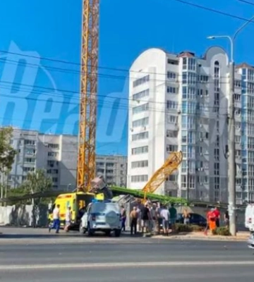 В Крыму упал башенный кран: есть жертва и пострадавшие