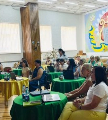 У Хустській міській територіальній громаді педагоги активно опановують “Мрію” — державну цифрову освітню екосистему