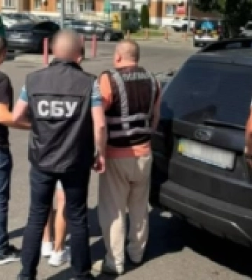 У Львові затримали 24-річного переправника після отримання 20 тис. доларів від ухилянта