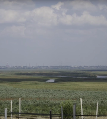 Через річку від росіян: журналісти показали, як ворог створює «мертву зону» біля ЗАЕС і випалює вулиці Нікополя