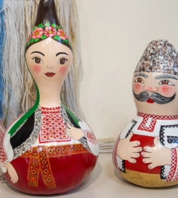 Народна майстриня з Городнього створює неповторні іграшки у болгарських національних костюмах Народна майстриня з Городнього створює неповторні іграшки у болгарських національних костюмах