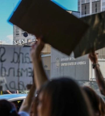 «Не меняйте территории, меняйте пленных»: в Киеве люди вышли на митинг к посольству США
