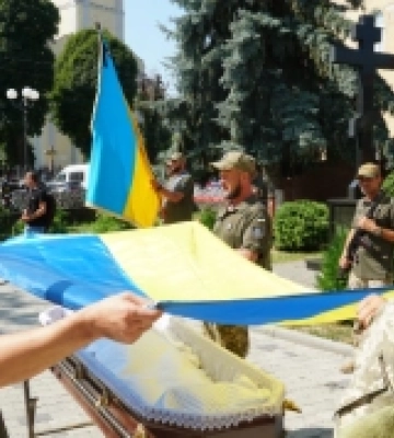 У Мукачеві попрощалися з померлим захисником Олегом Рабчуком