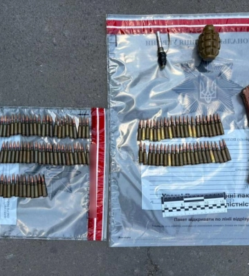 На Рівненщині чоловік гуляв селом з повним пакетом боєприпасів