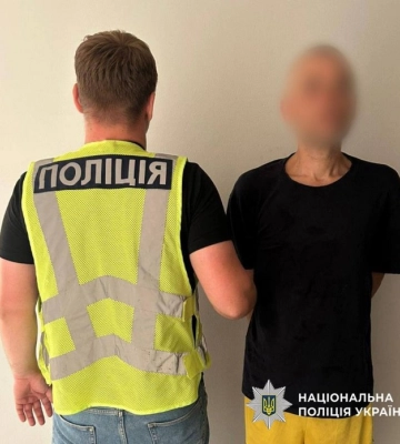 Оперативники затримали рецидивіста, який пограбував пенсіонерку в Дарницькому районі столиці