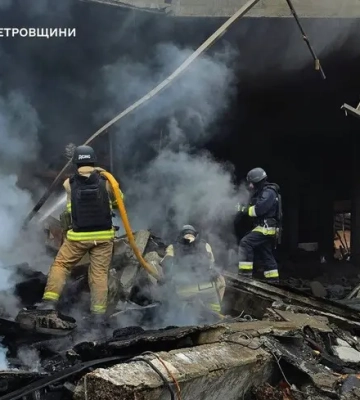 Враг атаковал пригород Днепра баллистическими ракетами — возник пожар