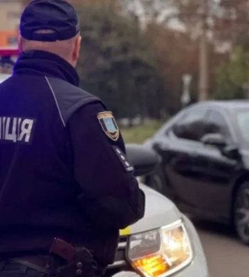 Полицейский в Харькове забрал друга из ВВК, выдав его за мошенника
