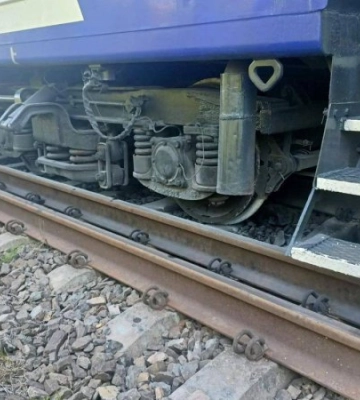 На Закарпатті зійшли з рейок три вагони пасажирського поїзда