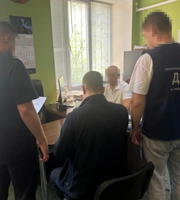 На Хмельниччині викрито поліцейського, який безжально побив беззахисного затриманого