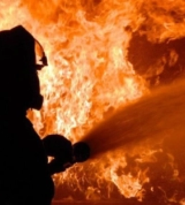 У Миколаєві горіла багатоповерхівка: чоловік госпіталізований після пожежі