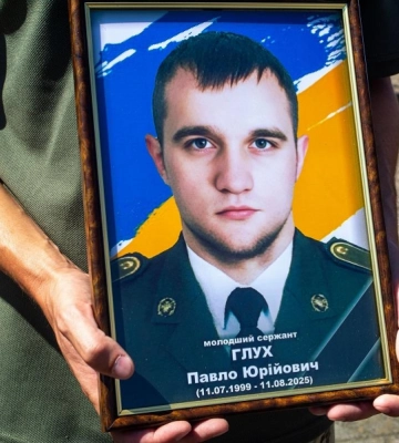 Дубенська громада попрощалася з Героєм Павлом Глухом, який загинув на Харківщині