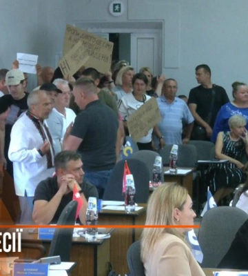 Суперечка через траншею та оренду ділянок на ринку виникла на сесії Рівнеради