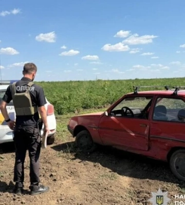 На Одещині п’яний водій тікав від поліції та врізався в службове авто