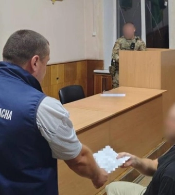 Мужчина в Харькове порезал ножом участкового и троих сотрудников ТЦК (видео)
